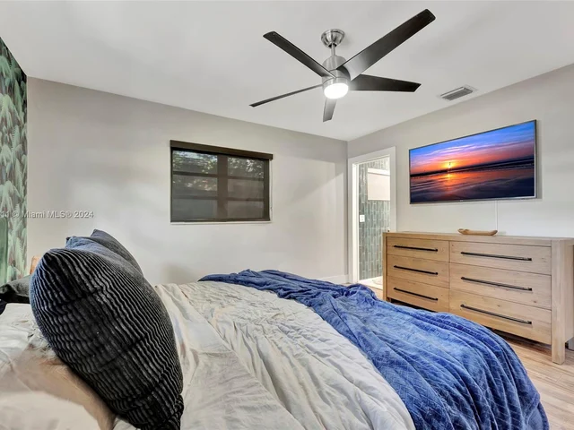 3043 Hayes St, Hollywood FL 33021