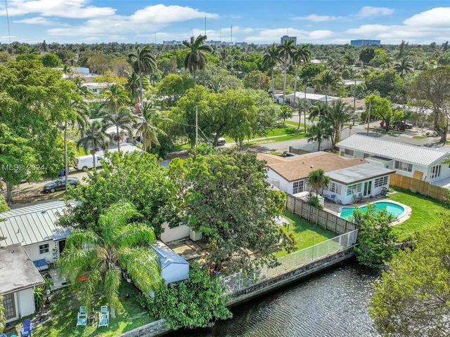 3043 Hayes St, Hollywood FL 33021