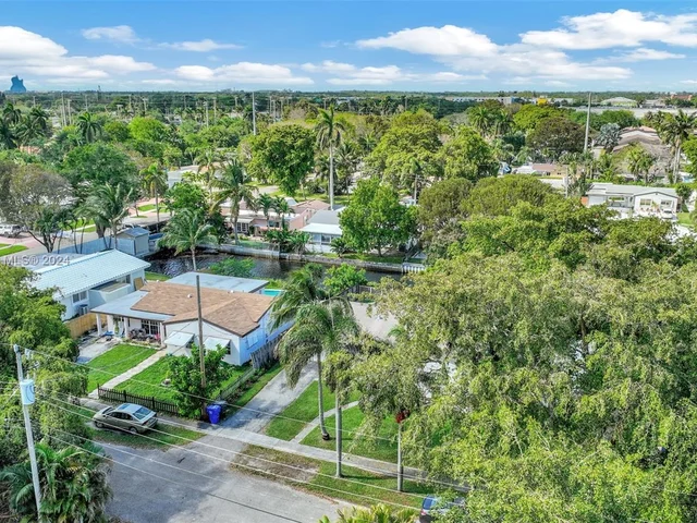 3043 Hayes St, Hollywood FL 33021