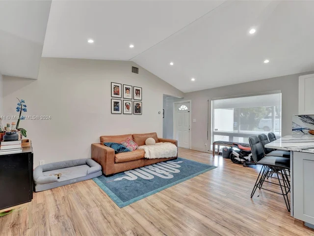 3043 Hayes St, Hollywood FL 33021