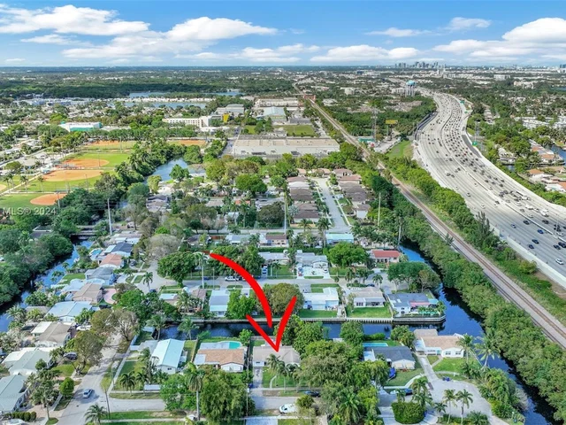 3043 Hayes St, Hollywood FL 33021