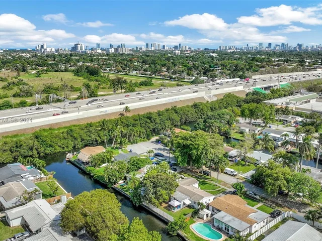 3043 Hayes St, Hollywood FL 33021