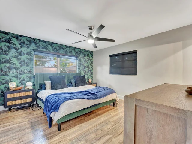 3043 Hayes St, Hollywood FL 33021