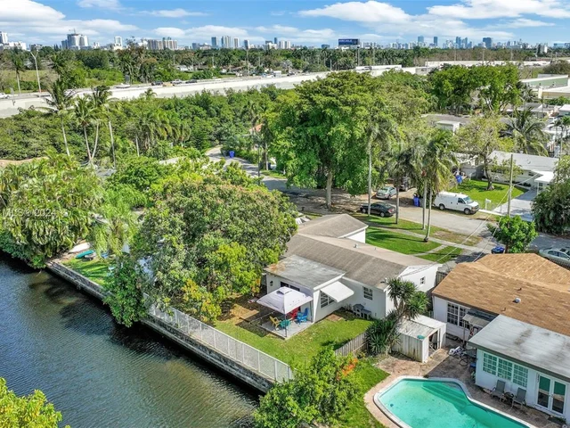 3043 Hayes St, Hollywood FL 33021