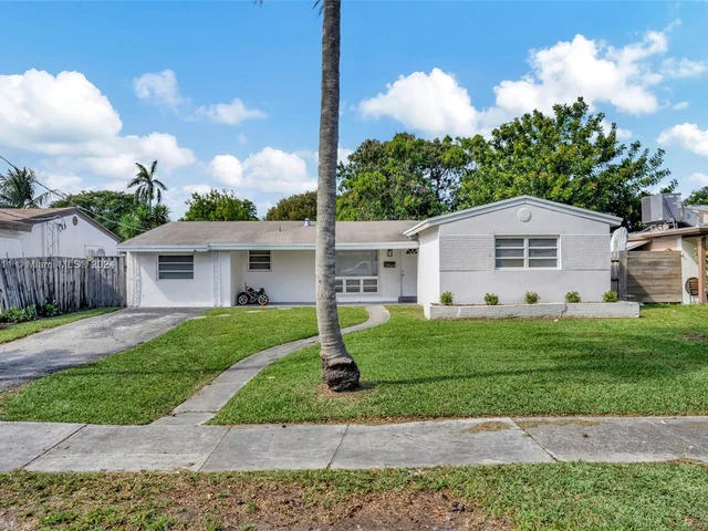3043 Hayes St, Hollywood FL 33021