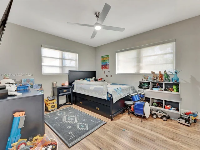 3043 Hayes St, Hollywood FL 33021