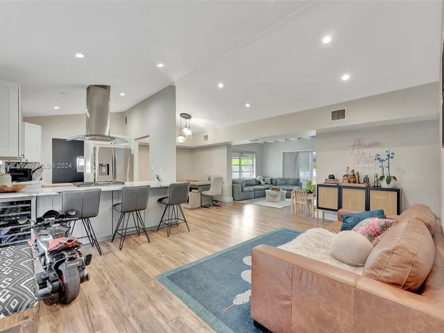 3043 Hayes St, Hollywood FL 33021