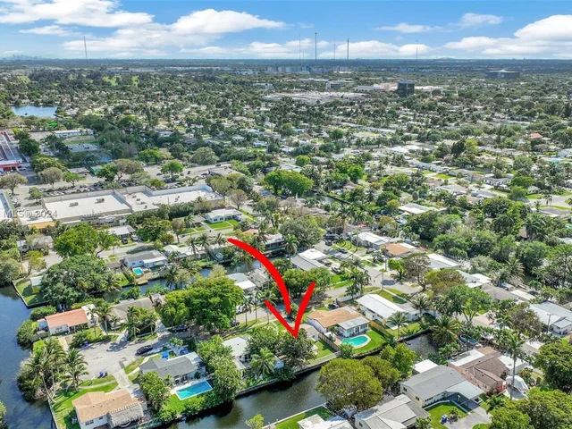 3043 Hayes St, Hollywood FL 33021