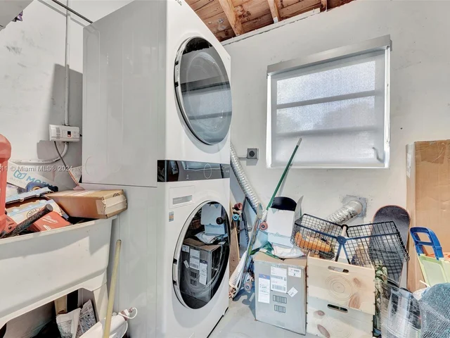 3043 Hayes St, Hollywood FL 33021