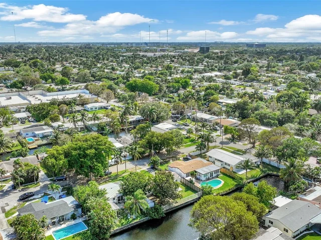 3043 Hayes St, Hollywood FL 33021