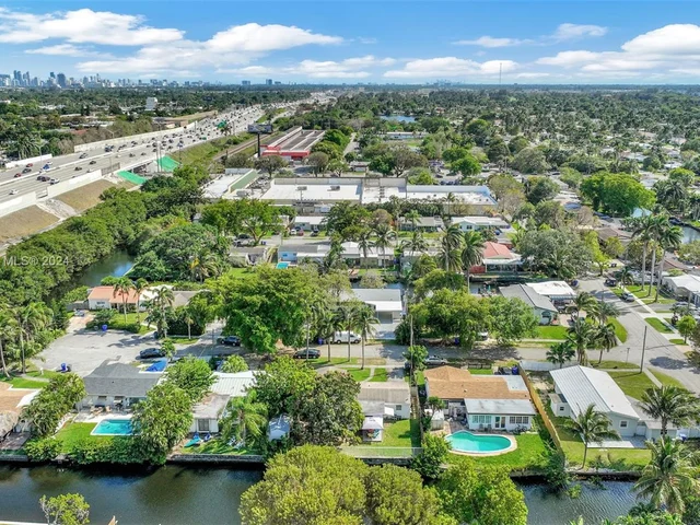 3043 Hayes St, Hollywood FL 33021