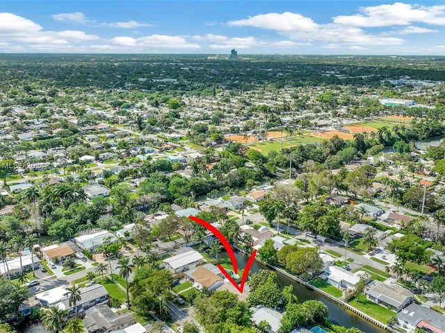 3043 Hayes St, Hollywood FL 33021