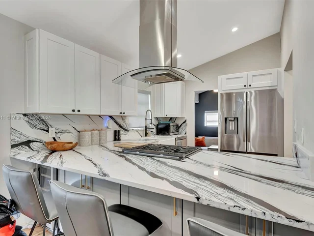 3043 Hayes St, Hollywood FL 33021