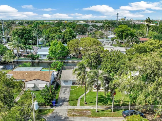 3043 Hayes St, Hollywood FL 33021