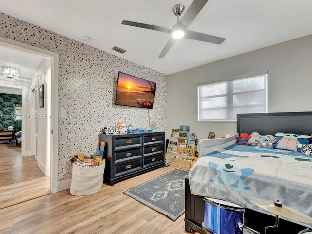 3043 Hayes St, Hollywood FL 33021