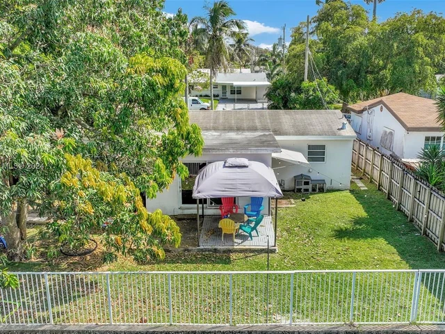 3043 Hayes St, Hollywood FL 33021