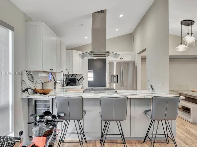 3043 Hayes St, Hollywood FL 33021