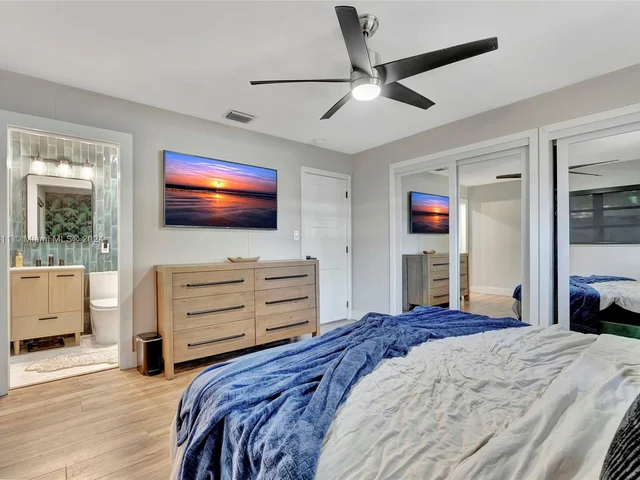 3043 Hayes St, Hollywood FL 33021