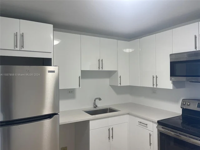 5555 Collins Ave # 16K, Miami Beach FL 33140