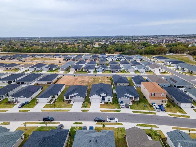 2025 Noble Dr, Davenport FL 33837