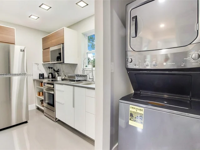 5530 NW 5th Ave GUEST HOUSE, Miami FL 33127