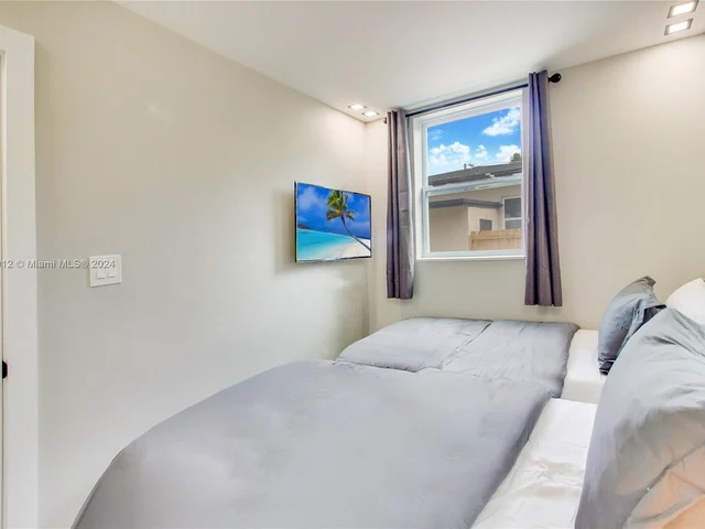 5530 NW 5th Ave GUEST HOUSE, Miami FL 33127