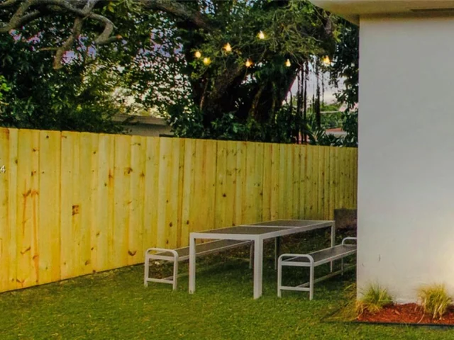 5530 NW 5th Ave GUEST HOUSE, Miami FL 33127