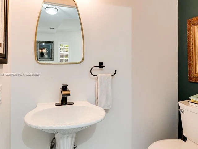 2952 Peachy St # 8, Miami FL 33133