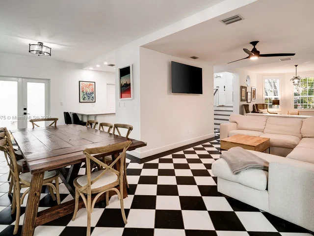 2952 Peachy St # 8, Miami FL 33133