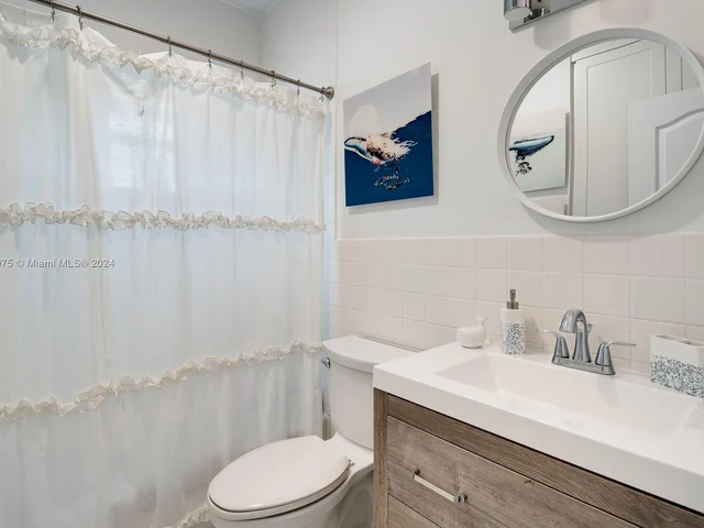 2952 Peachy St # 8, Miami FL 33133