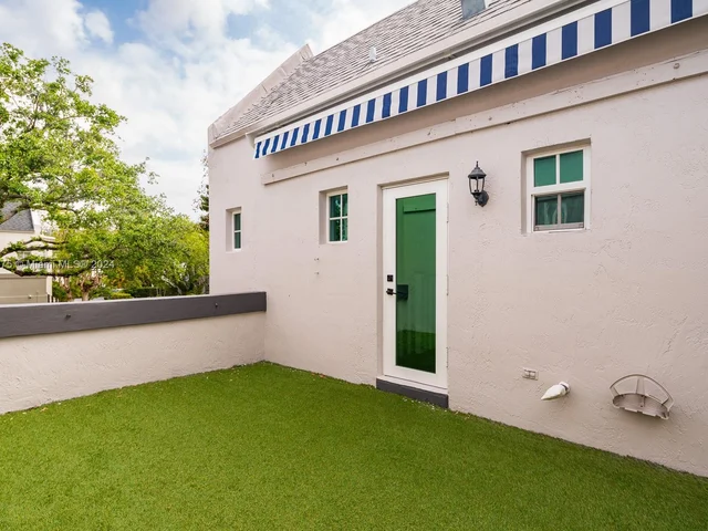 2952 Peachy St # 8, Miami FL 33133