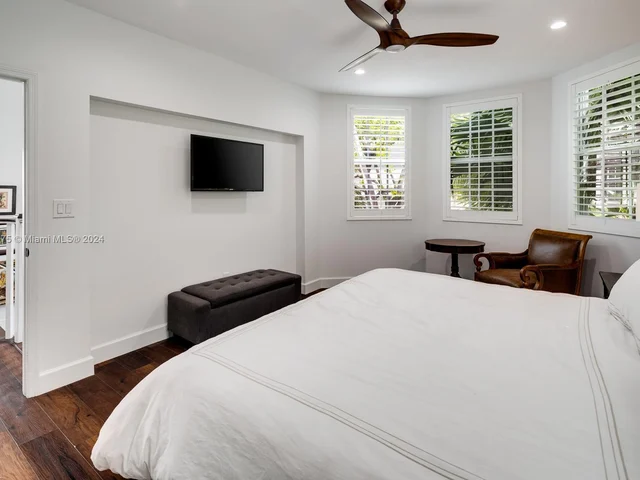 2952 Peachy St # 8, Miami FL 33133