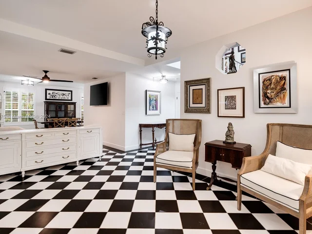 2952 Peachy St # 8, Miami FL 33133