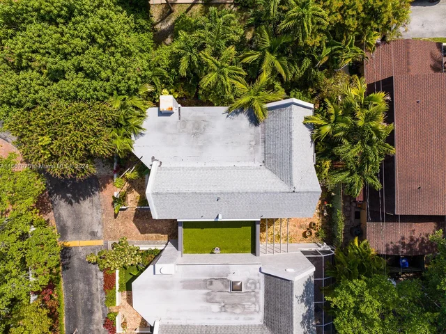 2952 Peachy St # 8, Miami FL 33133