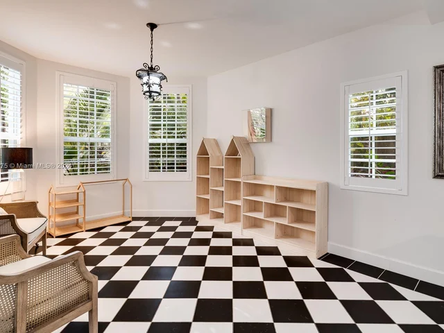 2952 Peachy St # 8, Miami FL 33133