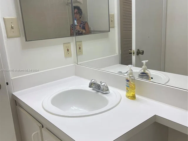 510 S Park Rd # 10, Hollywood FL 33021