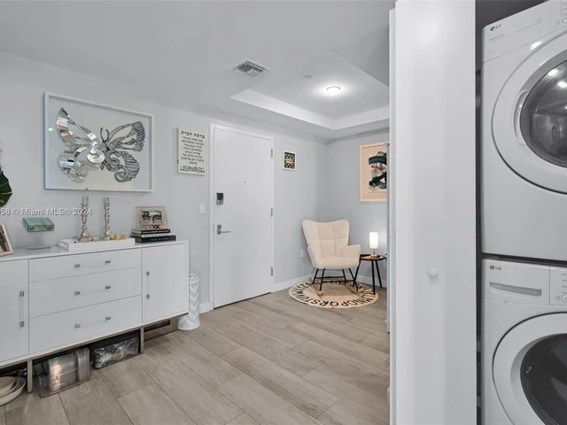 45 SW 9th St # 1906, Miami FL 33130