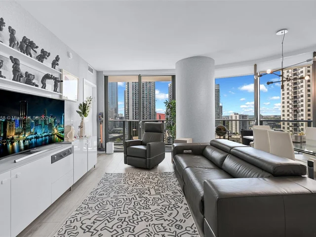 45 SW 9th St # 1906, Miami FL 33130