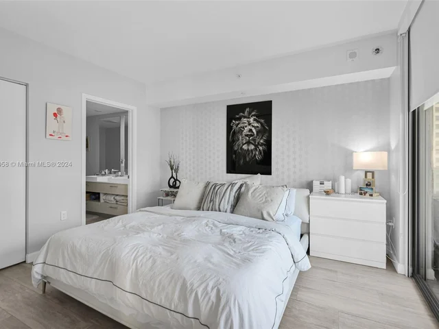 45 SW 9th St # 1906, Miami FL 33130