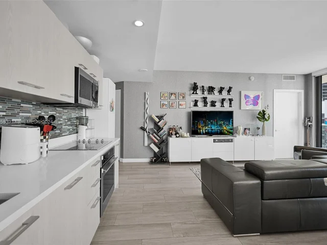 45 SW 9th St # 1906, Miami FL 33130