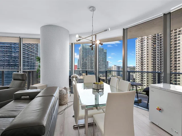 45 SW 9th St # 1906, Miami FL 33130