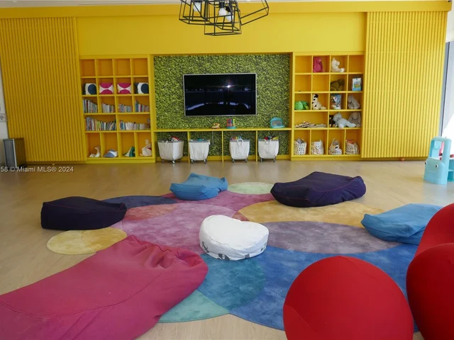 45 SW 9th St # 1906, Miami FL 33130