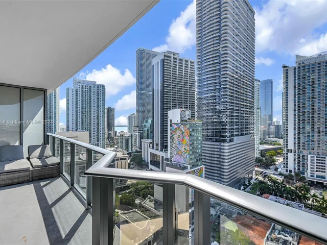 45 SW 9th St # 1906, Miami FL 33130