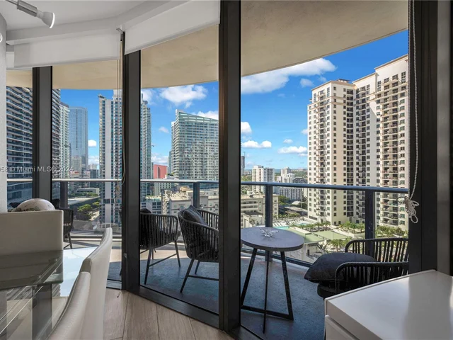 45 SW 9th St # 1906, Miami FL 33130