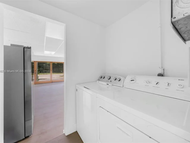 2385 N Bay Rd, Miami Beach FL 33140