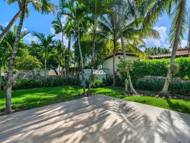 2385 N Bay Rd, Miami Beach FL 33140