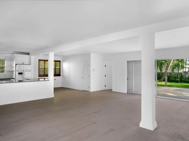 2385 N Bay Rd, Miami Beach FL 33140