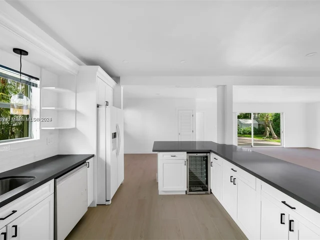 2385 N Bay Rd, Miami Beach FL 33140