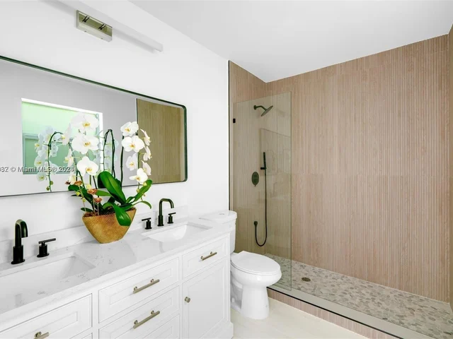 2385 N Bay Rd, Miami Beach FL 33140