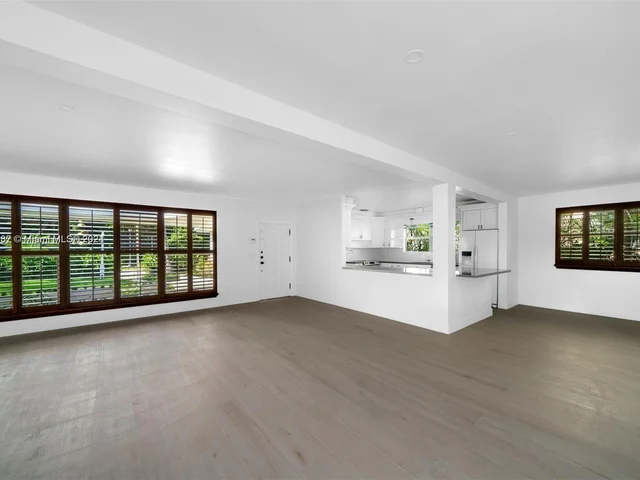 2385 N Bay Rd, Miami Beach FL 33140